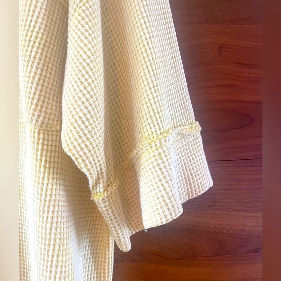 Butter yellow oversized top - Picture 2 of 6